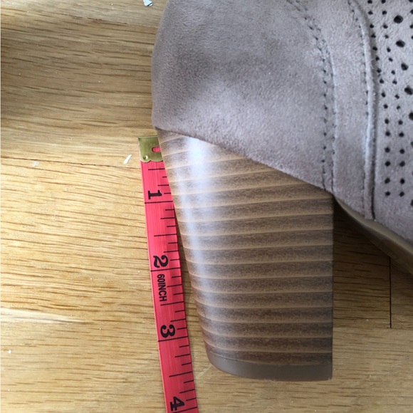 NWT Top Moda “The Nicole Bootie” Suede Ankle Booties in Taupe - Picture 7 of 7